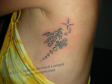 002.Tatoo-polynesien-lompre-abeille-butine-femme